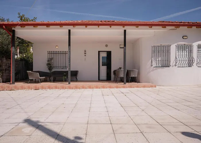 Blue Pebble House Casa de Férias Néa Iráklia